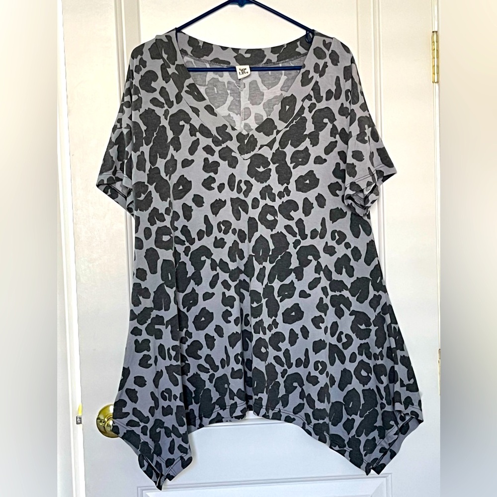 Sew In Love size L grey Animal Print T shirt